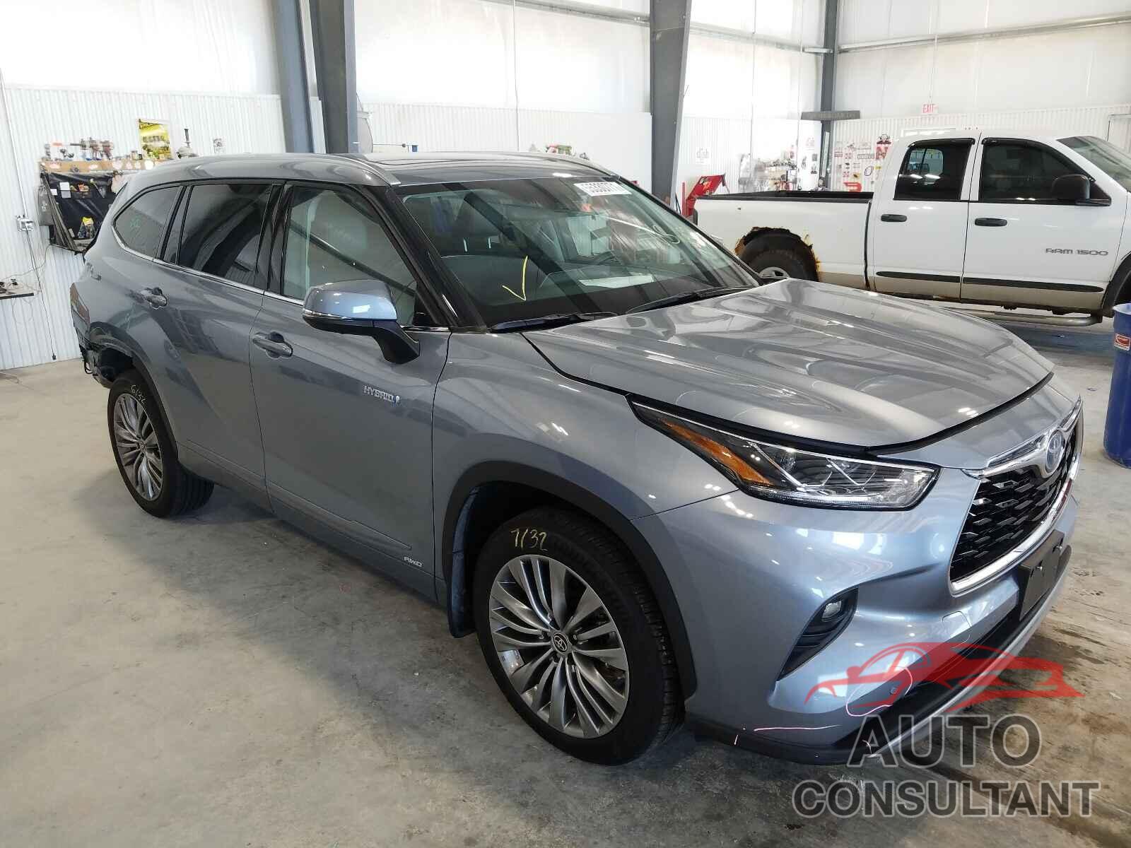 TOYOTA HIGHLANDER 2021 - 5TDEBRCH1MS027393