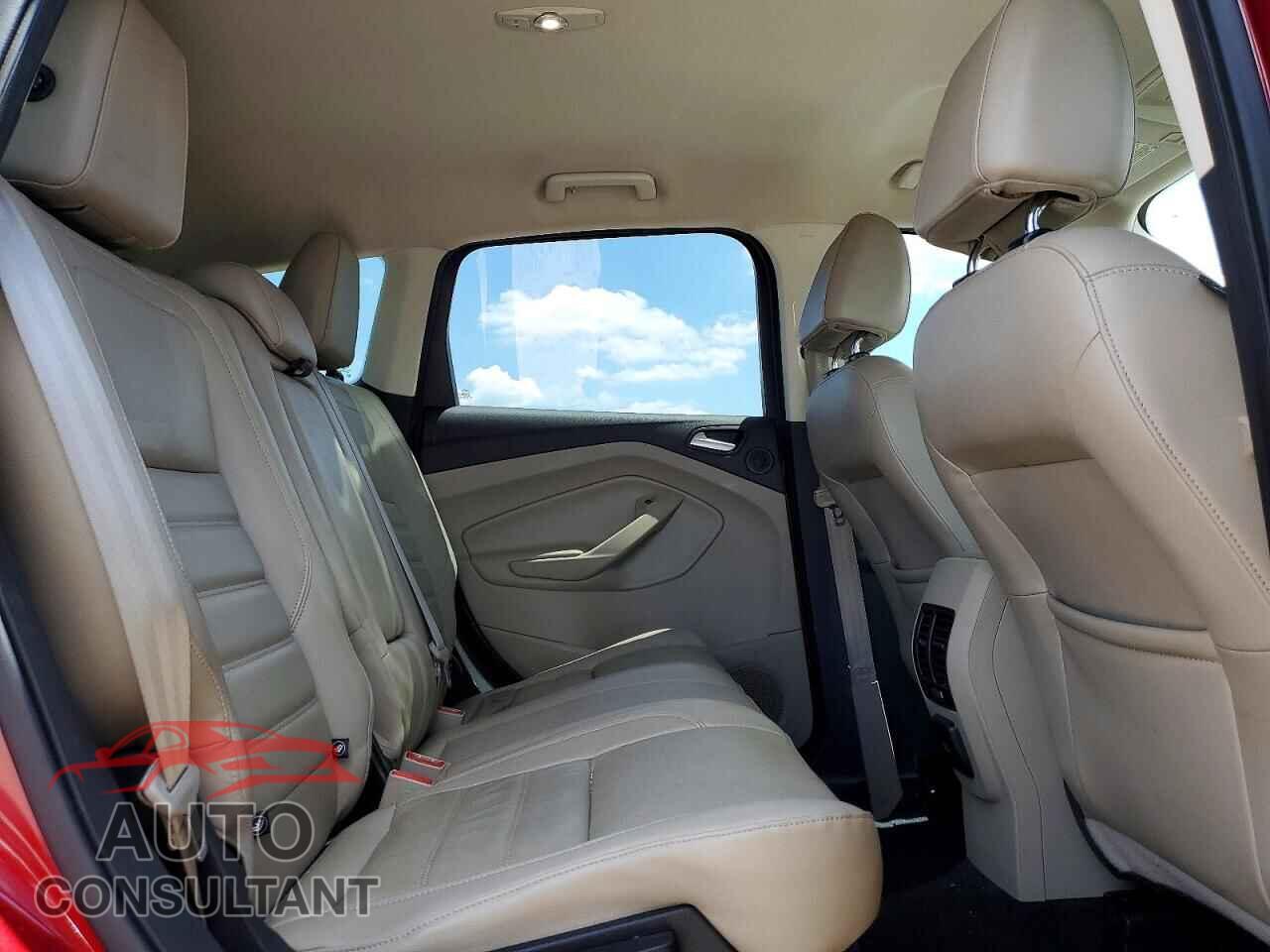 FORD ESCAPE 2017 - 1FMCU9J99HUE07902