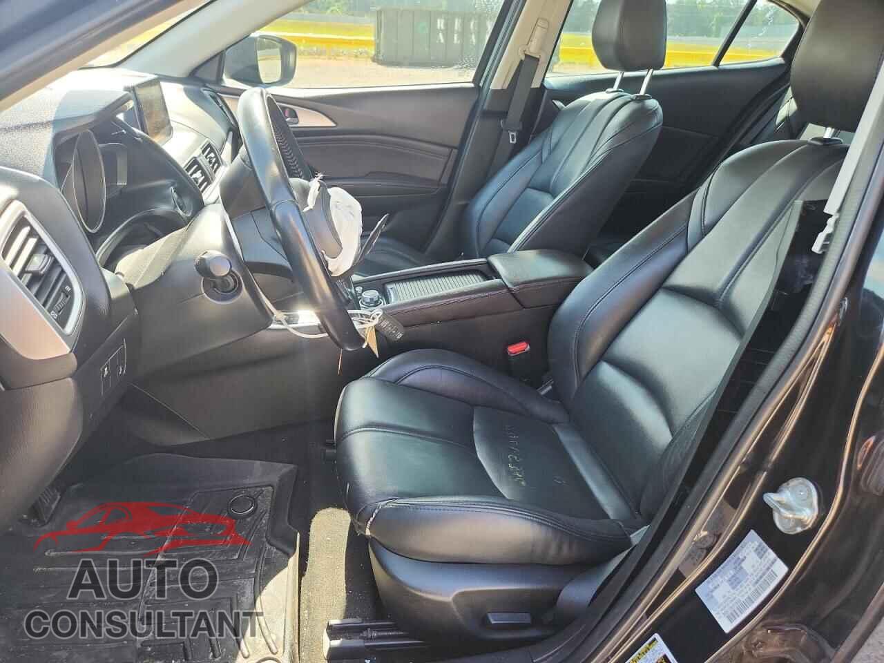 MAZDA 3 2018 - 3MZBN1V39JM166399