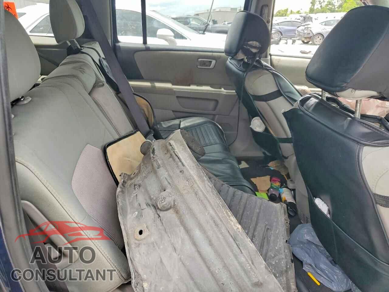 HONDA PILOT 2013 - 5FNYF4H48DB079912