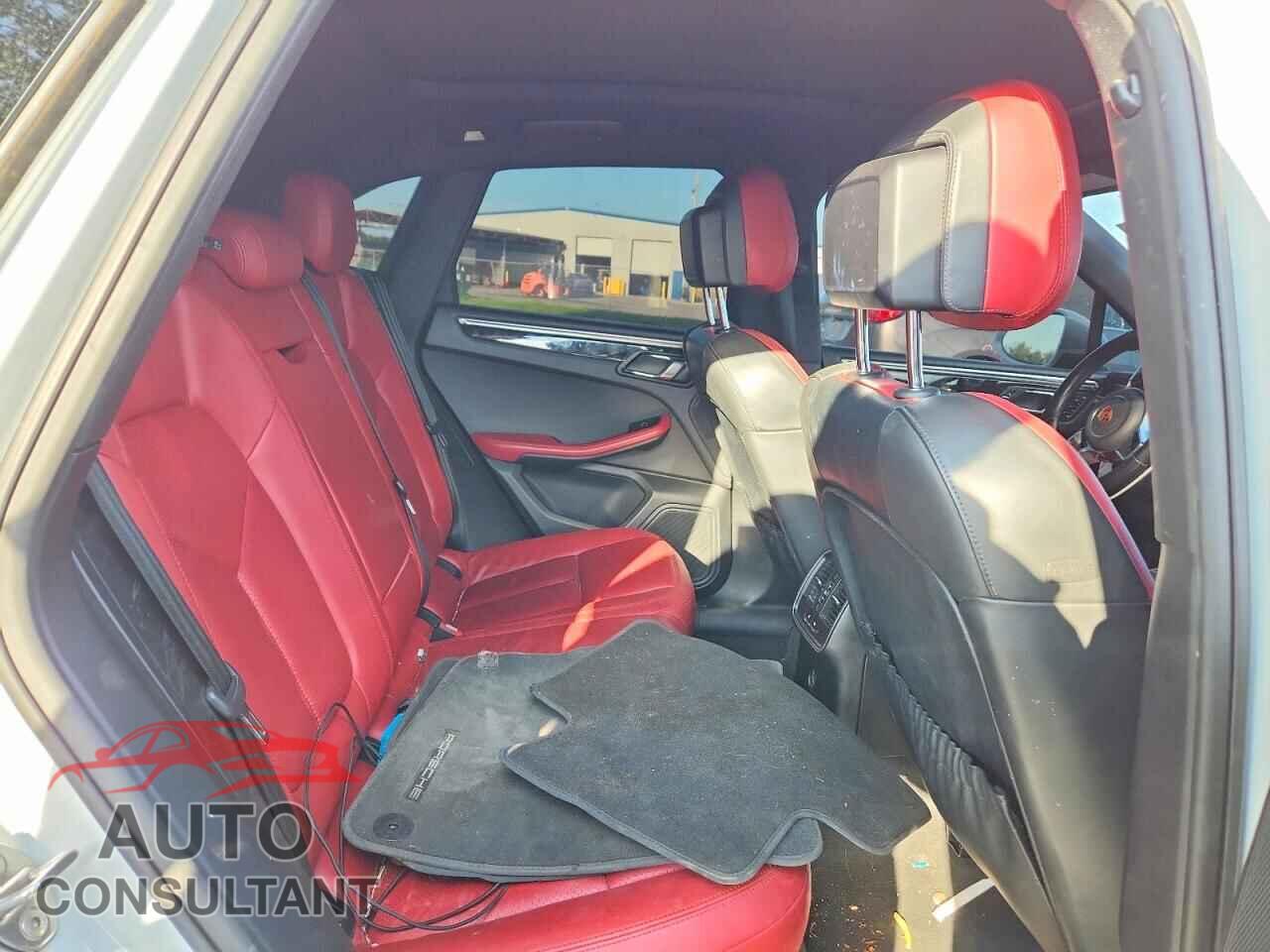 PORSCHE MACAN 2018 - WP1AA2A50JLB07815