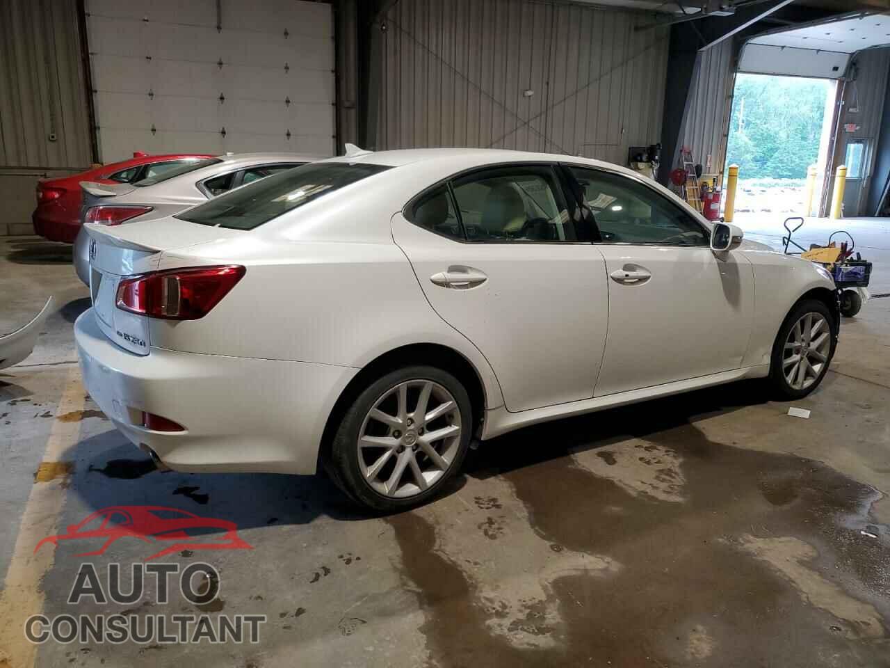 LEXUS IS 2011 - JTHCF5C26B5049150