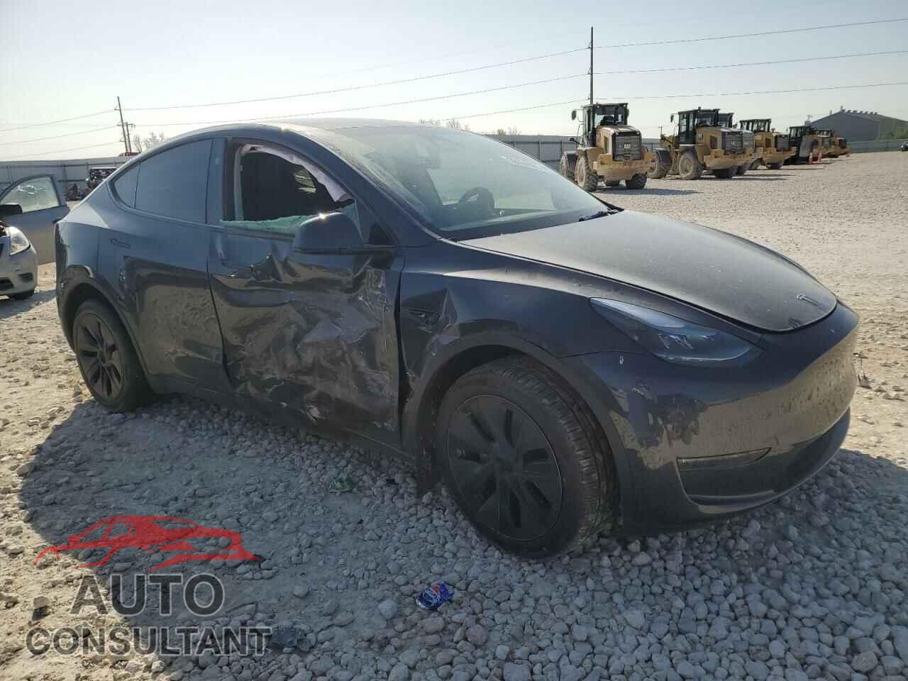 TESLA MODEL Y 2025 - 7SAYGDEE8SA338745