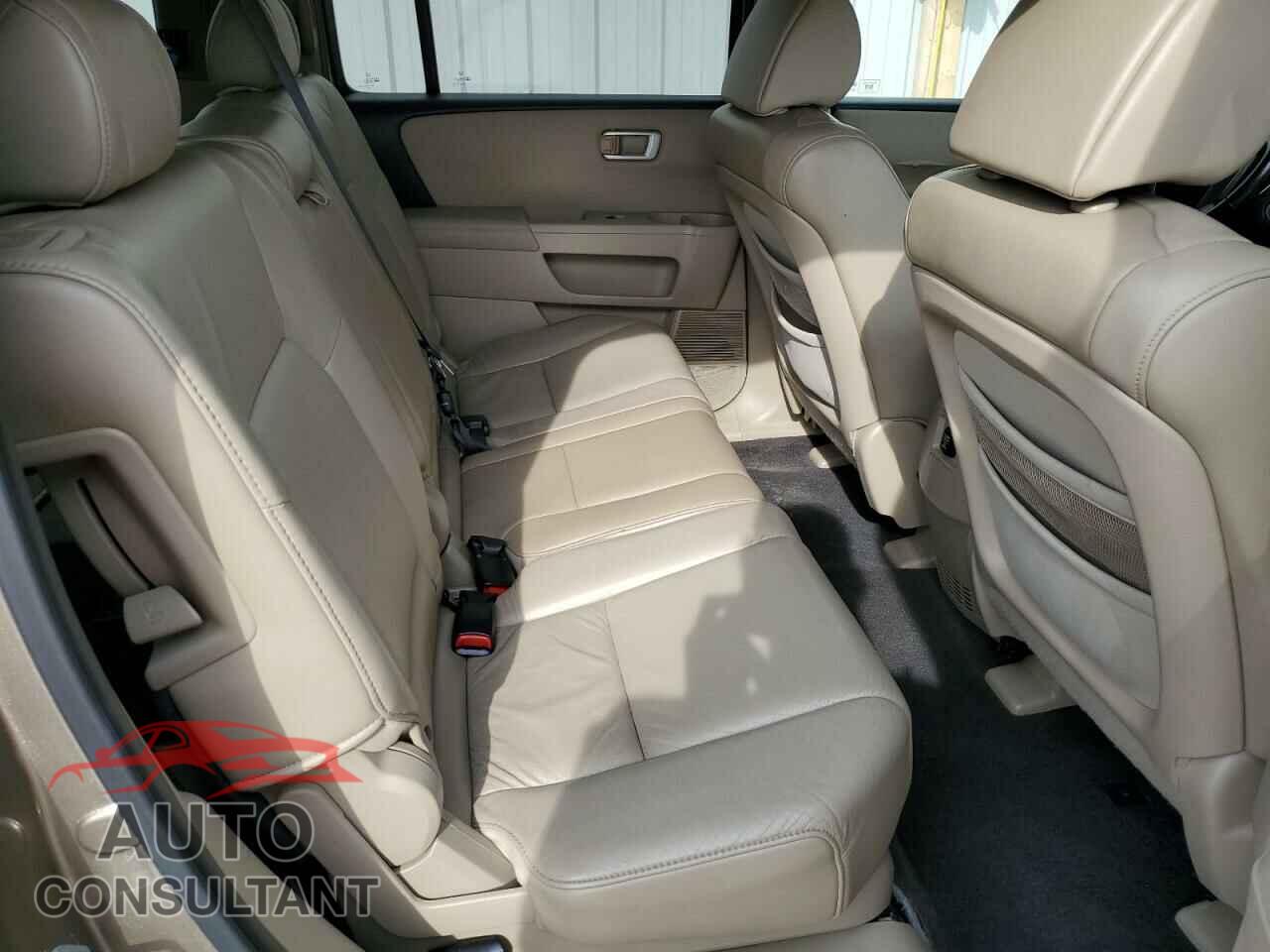 HONDA PILOT 2010 - 5FNYF3H52AB007960