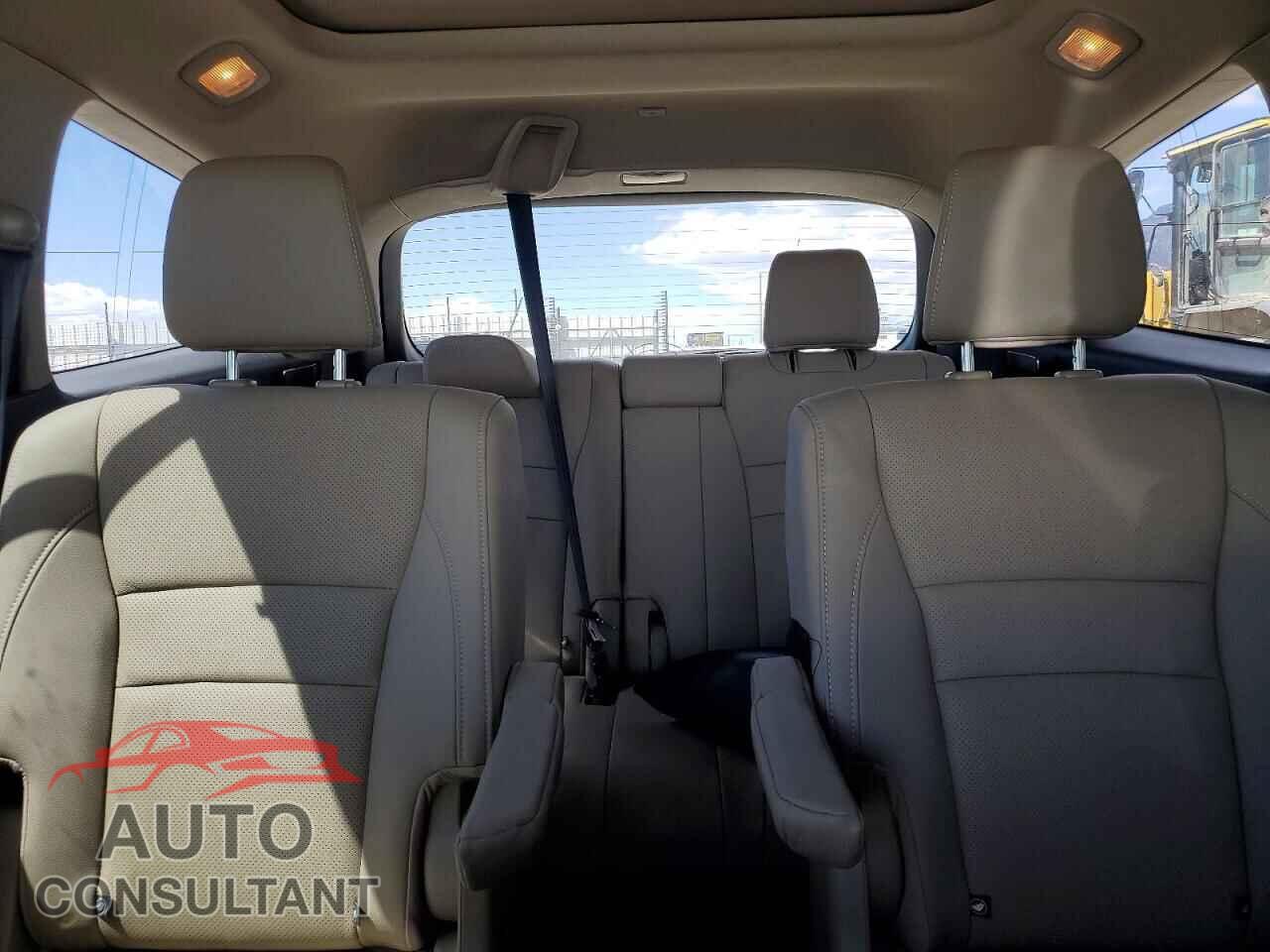 HONDA PILOT 2017 - 5FNYF6H01HB070399