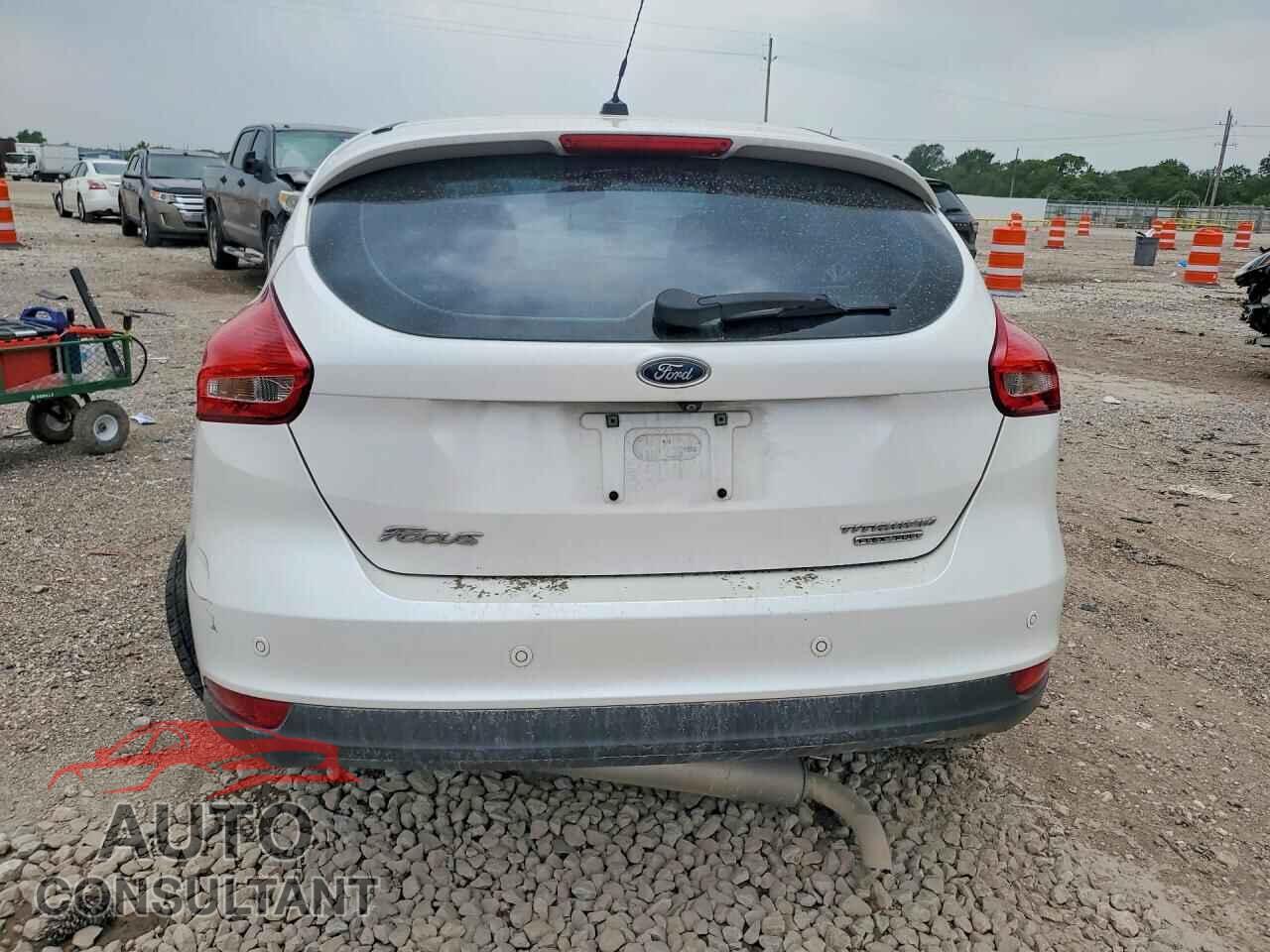 FORD FOCUS 2016 - 1FADP3N26GL295385