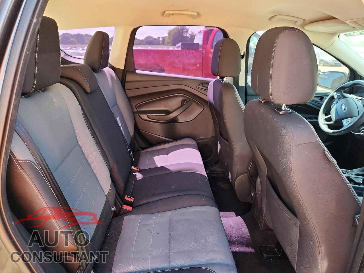 FORD ESCAPE 2017 - 1FMCU0F71HUB79655