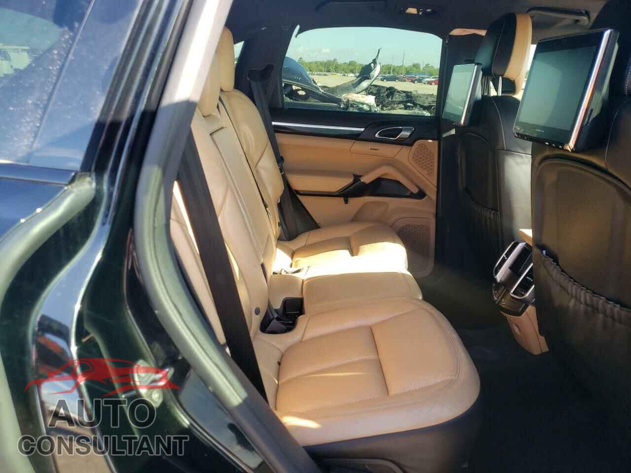 PORSCHE CAYENNE 2016 - WP1AA2A24GKA36803