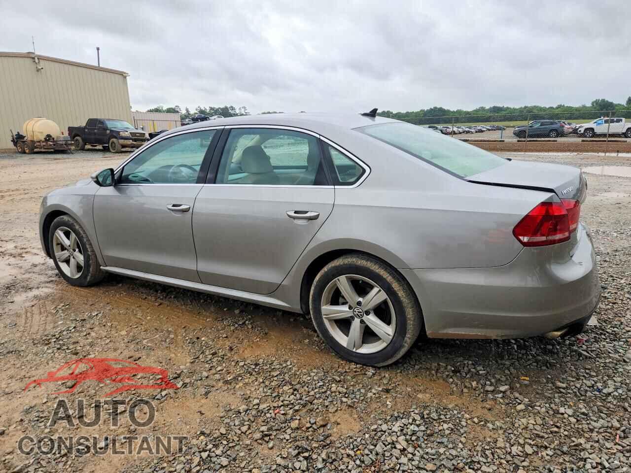 VOLKSWAGEN PASSAT 2012 - 1VWBH7A34CC102548