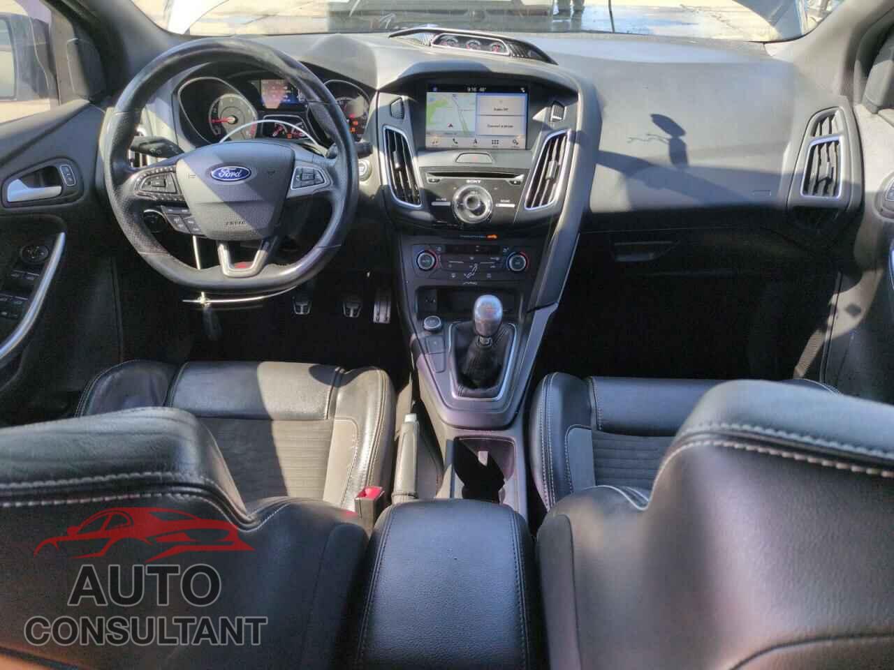 FORD FOCUS 2017 - 1FADP3L95HL298134
