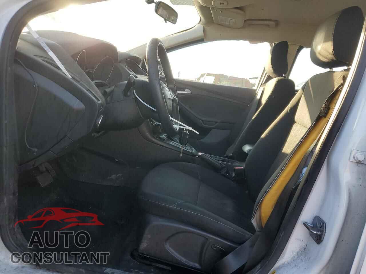 FORD FOCUS 2018 - 1FADP3K2XJL241096