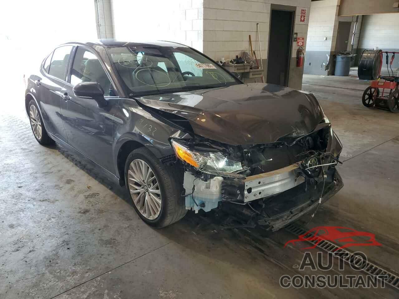 TOYOTA CAMRY 2018 - 4T1B11HK6JU073848