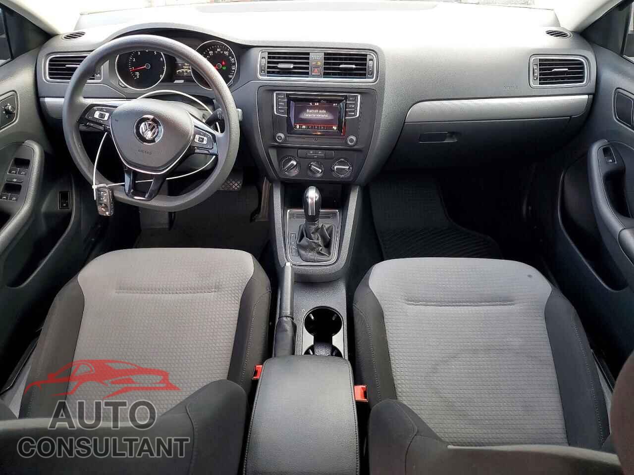 VOLKSWAGEN JETTA 2017 - 3VW2B7AJ6HM405563