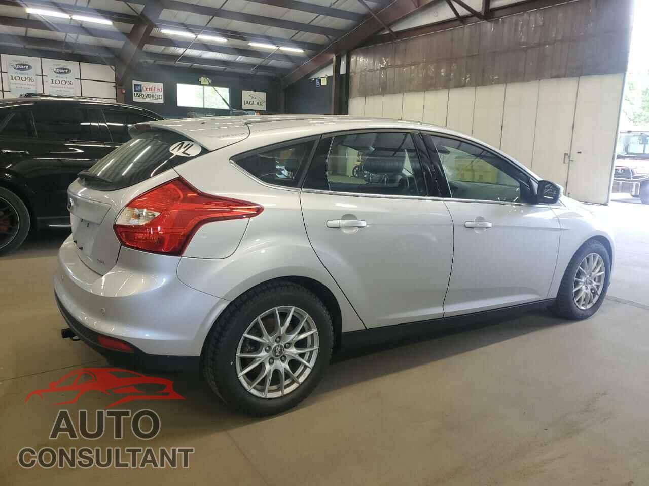 FORD FOCUS 2012 - 1FAHP3M22CL460104