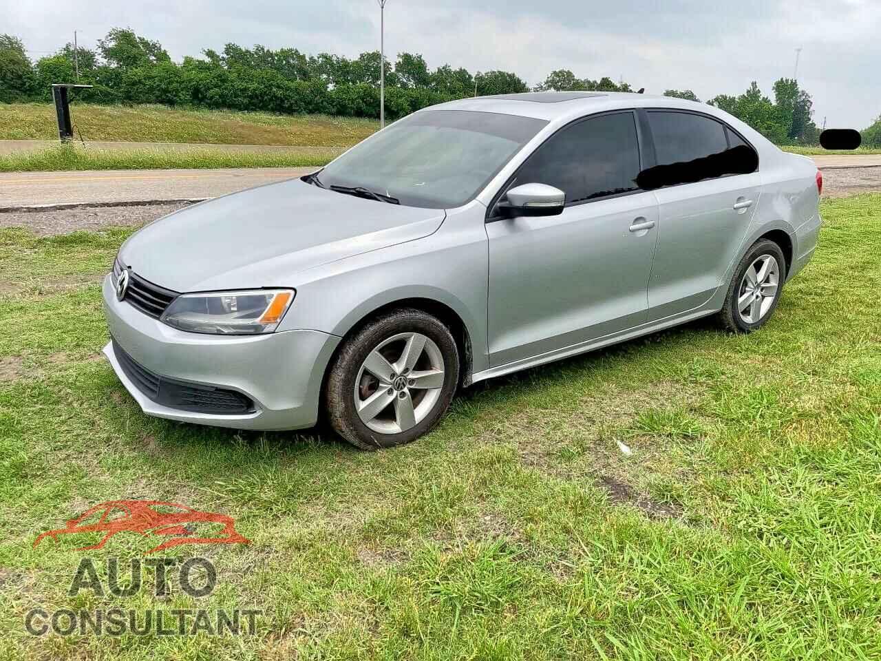 VOLKSWAGEN JETTA 2012 - 3VWLL7AJ5CM008100