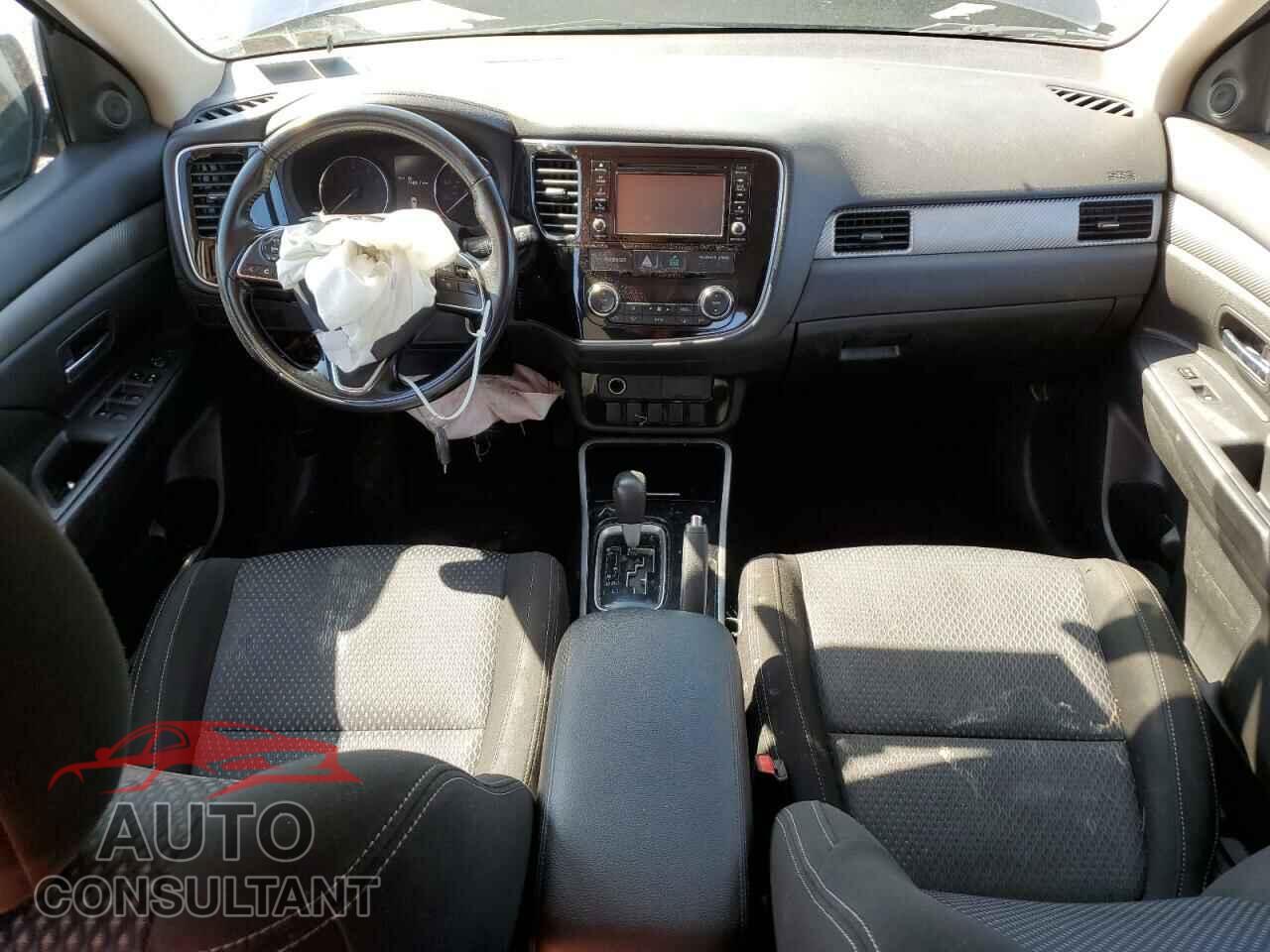 MITSUBISHI OUTLANDER 2017 - JA4AD2A38HZ015151