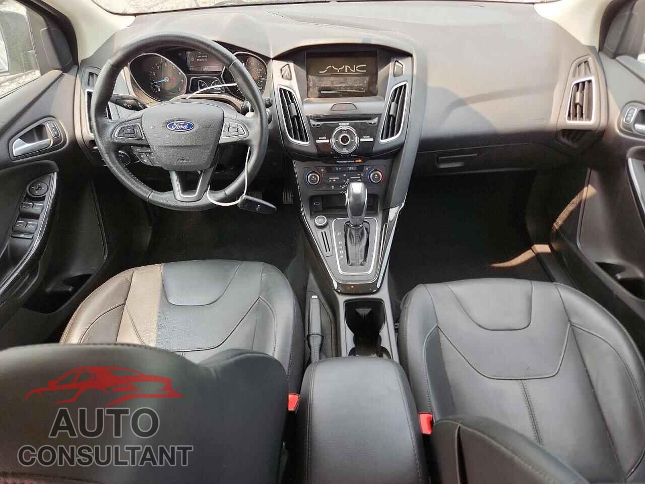 FORD FOCUS 2015 - 1FADP3N23FL247650