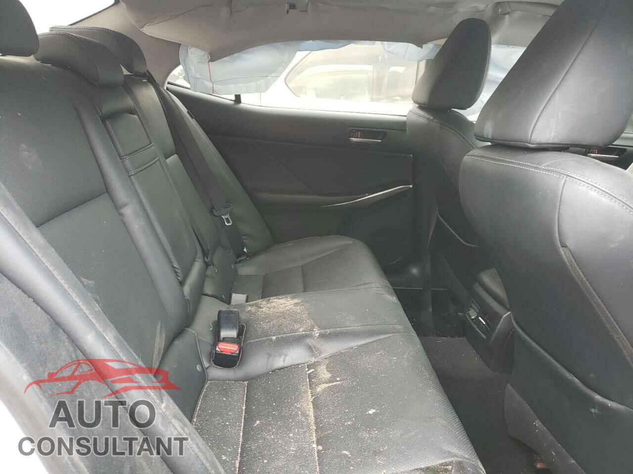 LEXUS IS 2018 - JTHBA1D23J5068352