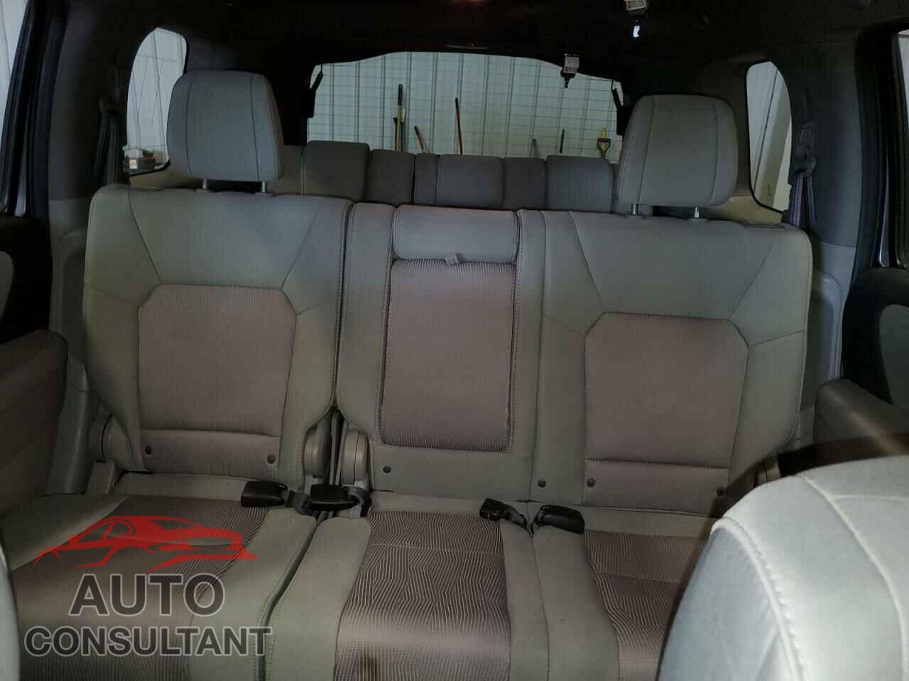 HONDA PILOT 2015 - 5FNYF4H3XFB077301