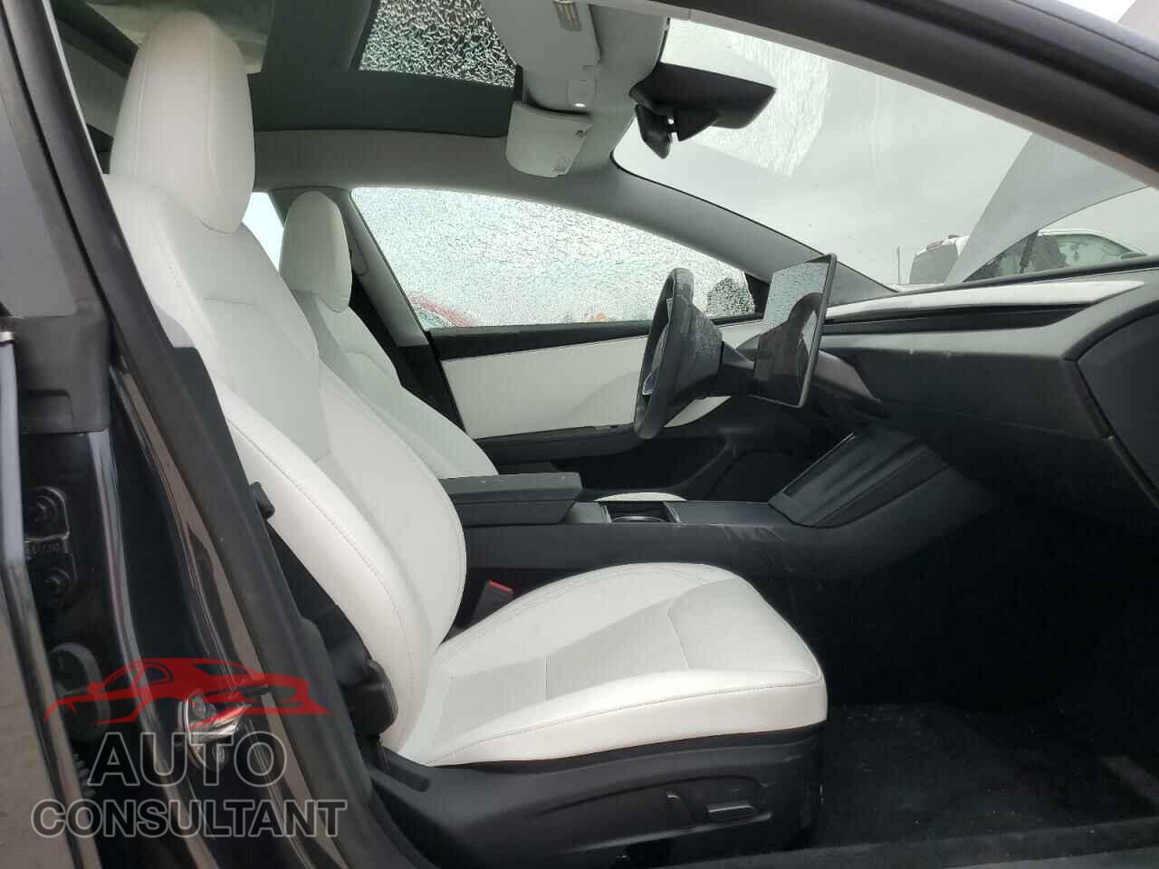 TESLA MODEL 3 2024 - 5YJ3E1EA3RF858616
