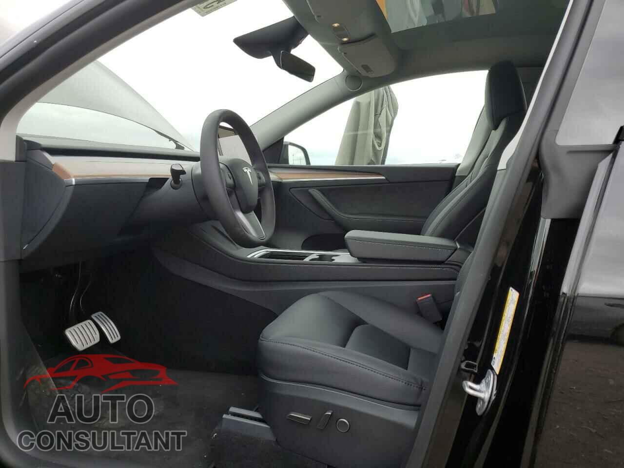 TESLA MODEL Y 2024 - 7SAYGDEF2RF059362