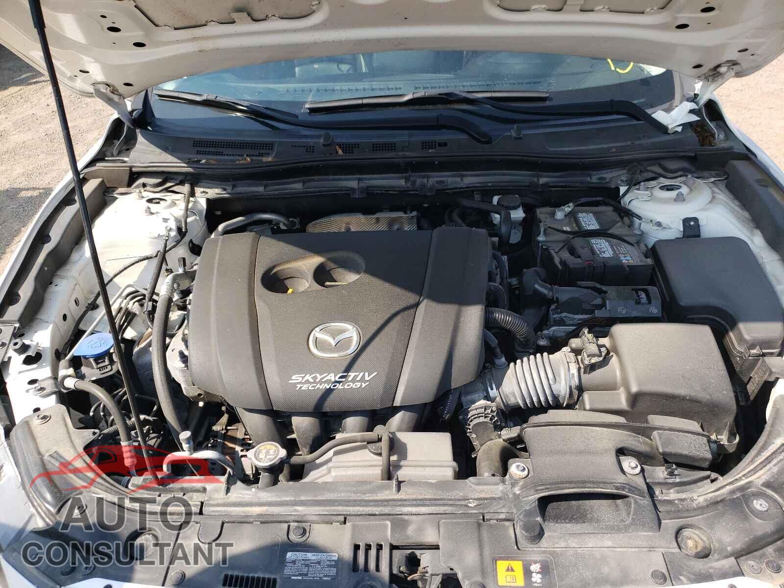 MAZDA 3 2018 - 3MZBN1L34JM239505