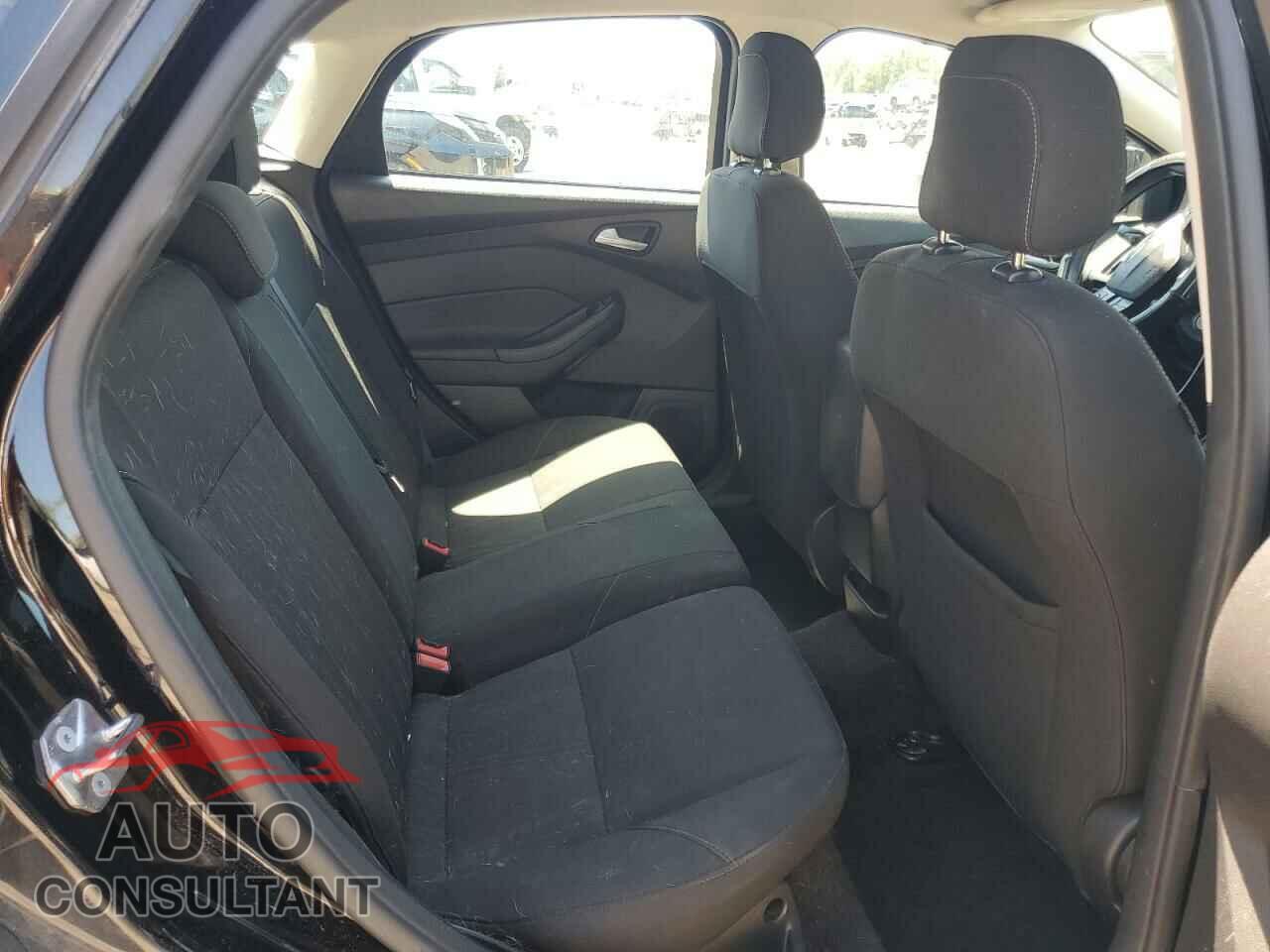 FORD FOCUS 2018 - 1FADP3K21JL206947