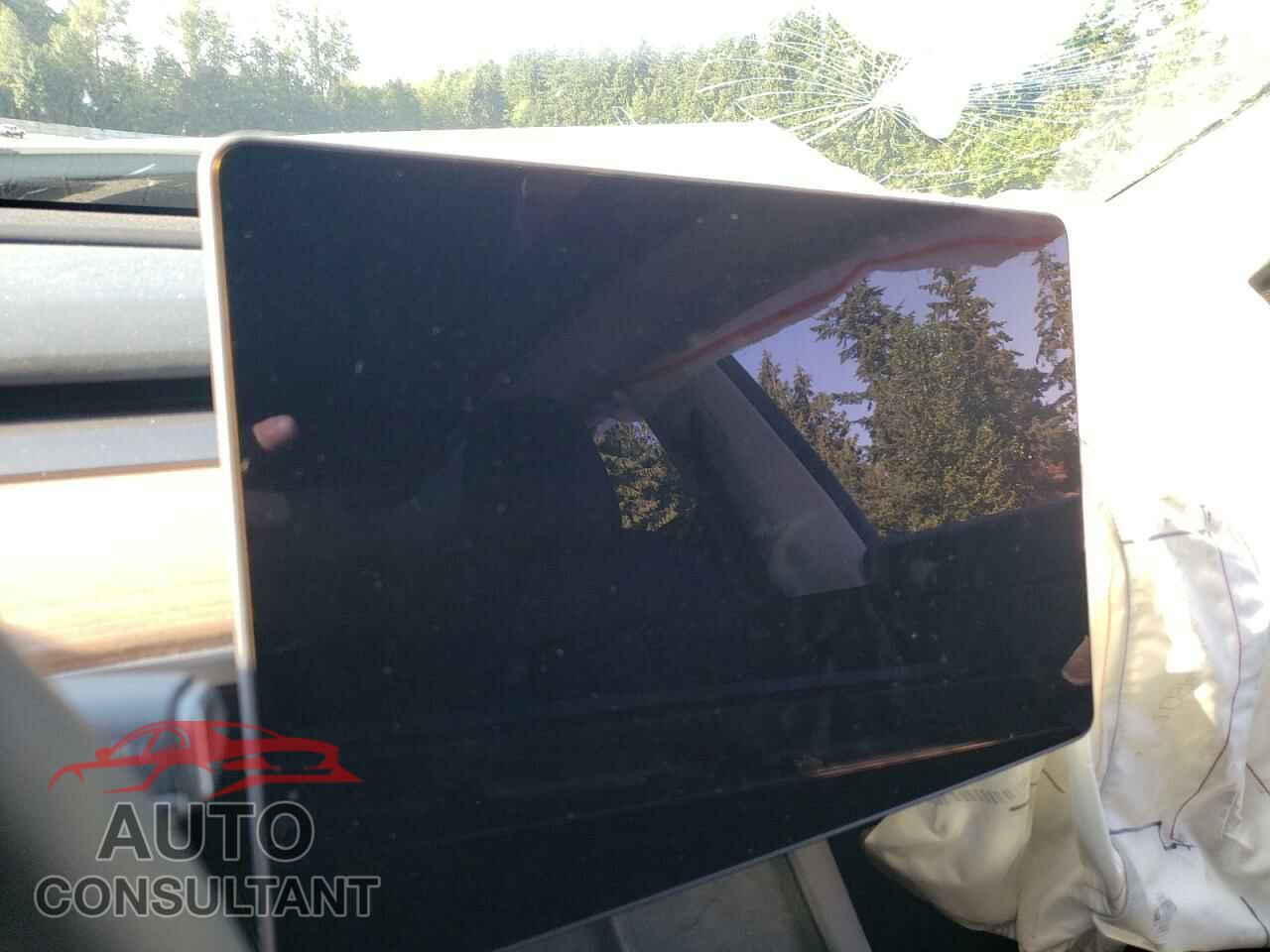 TESLA MODEL Y 2022 - 7SAYGDEE5NF353646