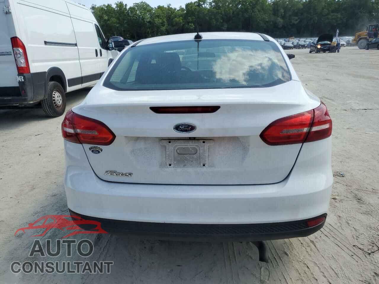 FORD FOCUS 2017 - 1FADP3E22HL327346