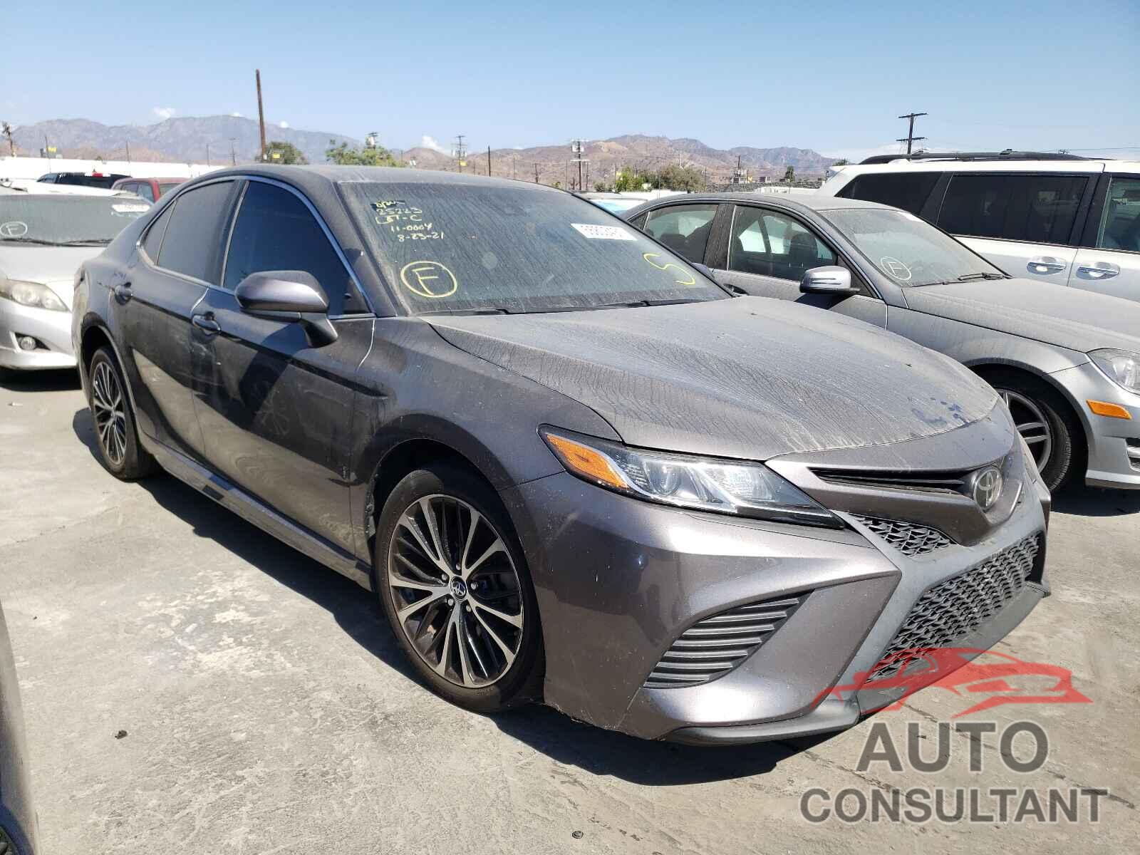 TOYOTA CAMRY 2018 - 4T1B11HK0JU077166