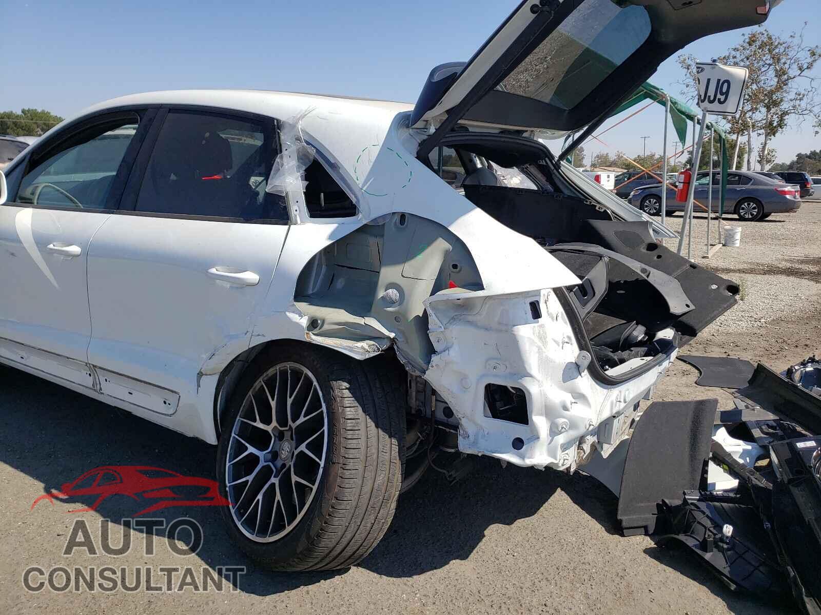 PORSCHE MACAN 2018 - WP1AA2A59JLB10261