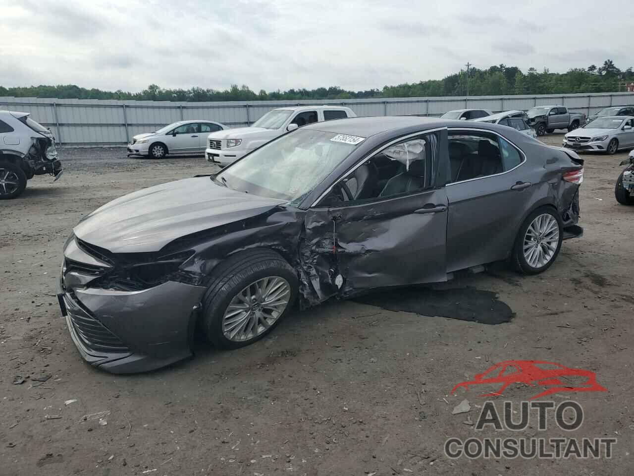 TOYOTA CAMRY 2018 - 4T1B11HK3JU505389