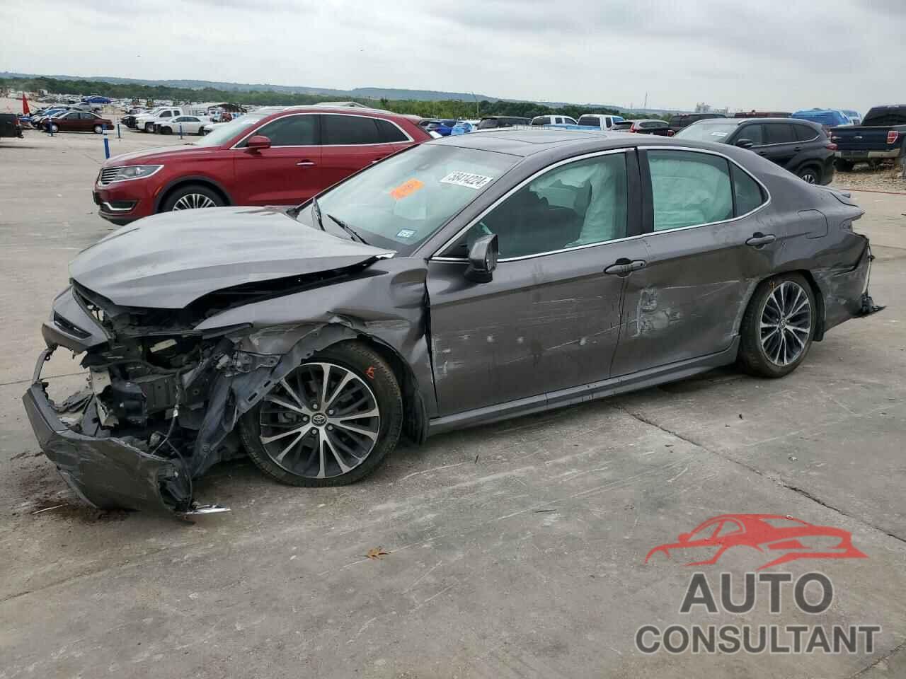 TOYOTA CAMRY 2018 - 4T1B11HK2JU673458