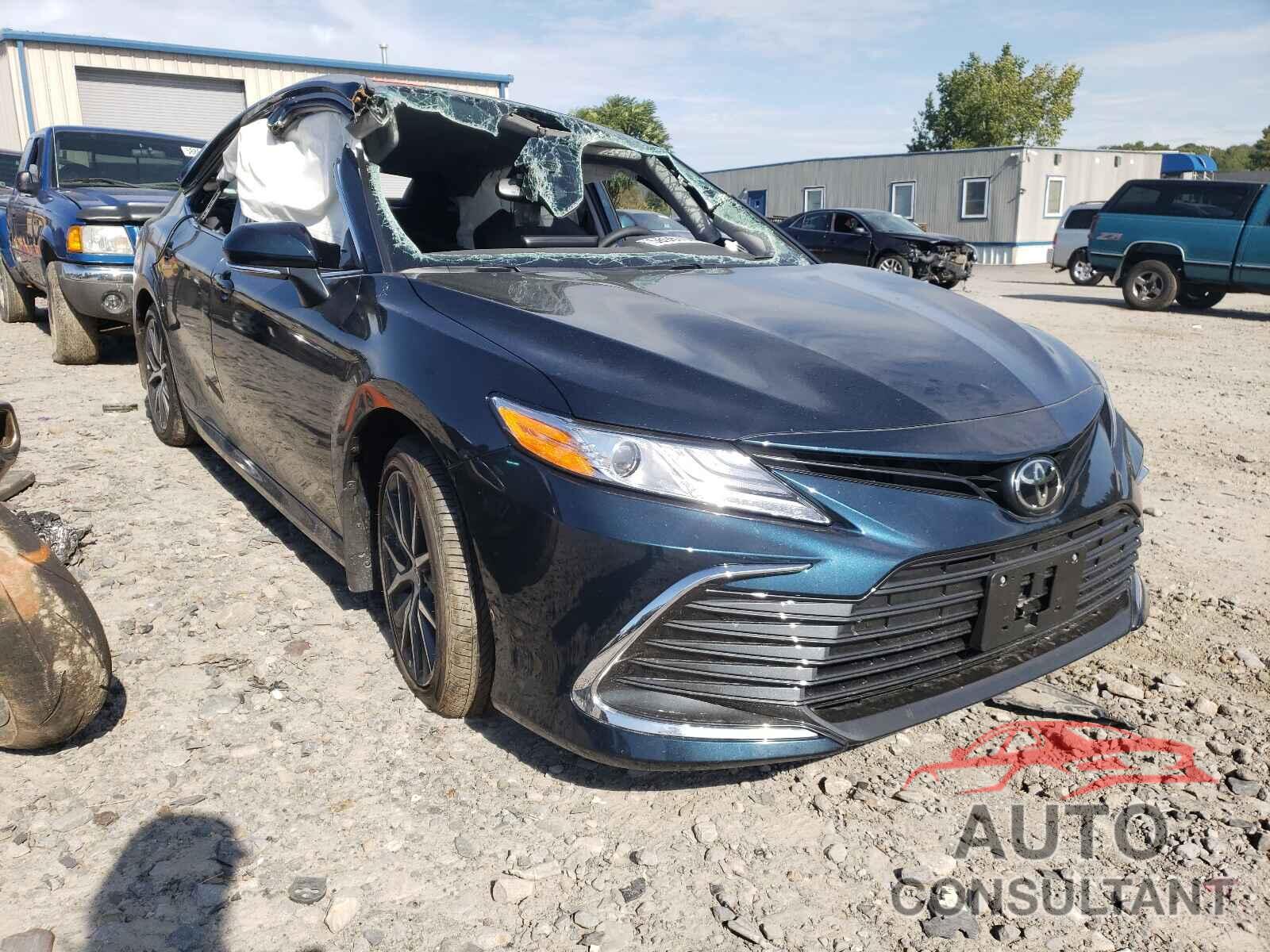 TOYOTA CAMRY 2021 - 4T1F11AK0MU583502