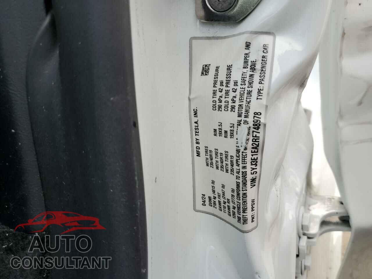 TESLA MODEL 3 2024 - 5YJ3E1EA2RF748978