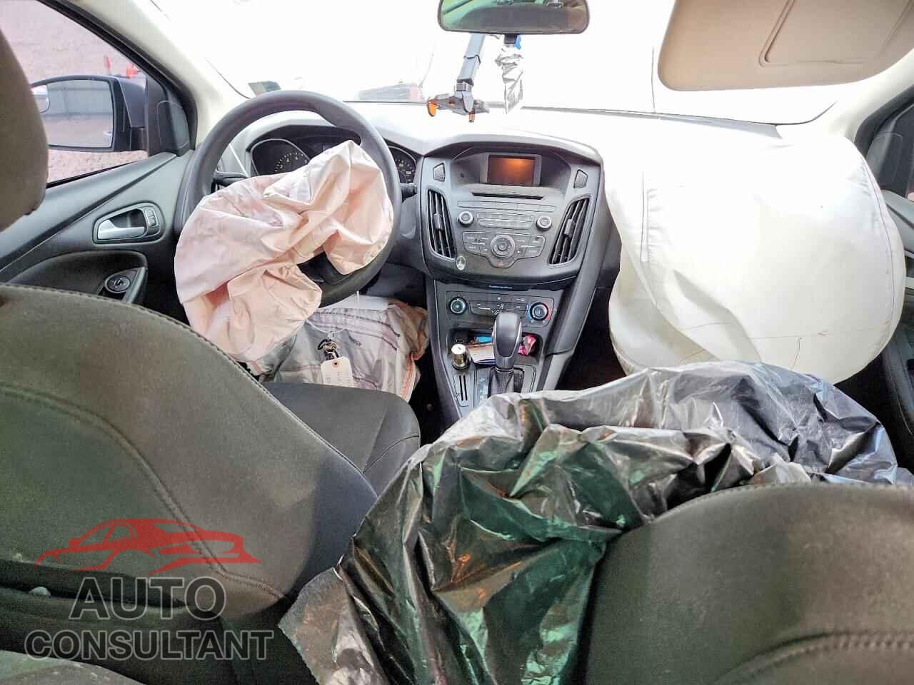 FORD FOCUS 2017 - 1FADP3K28HL247019
