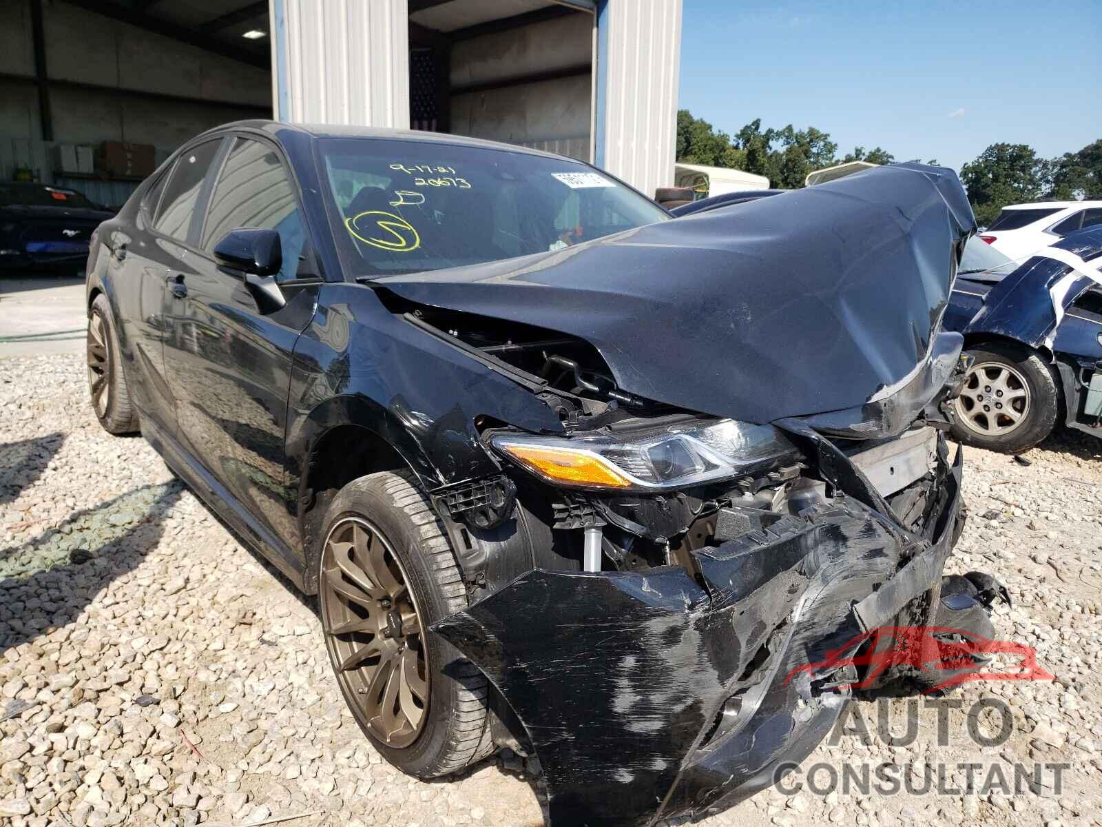 TOYOTA CAMRY 2018 - 4T1B11HK9JU520673