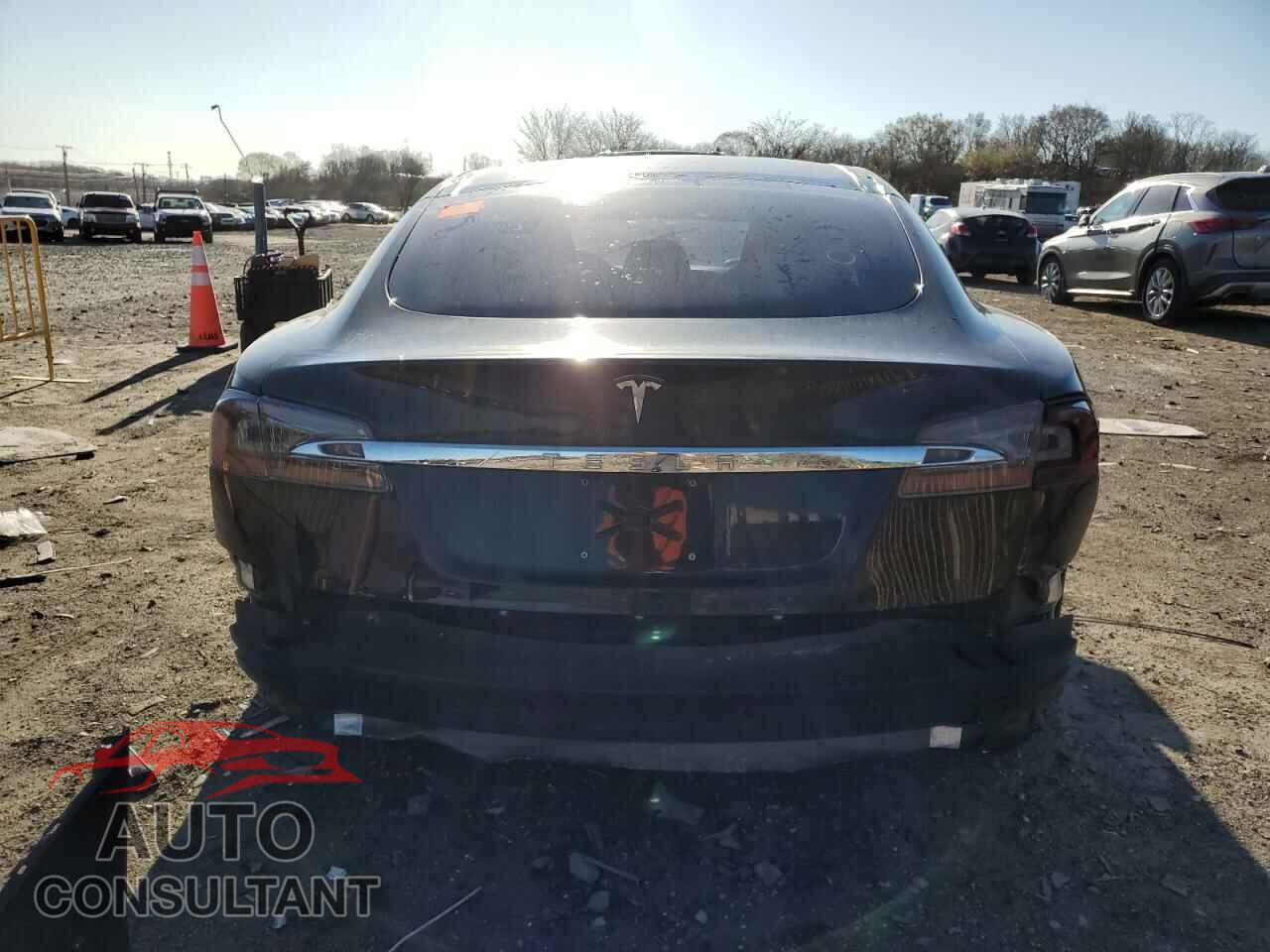 TESLA MODEL S 2015 - 5YJSA1H28FF091658