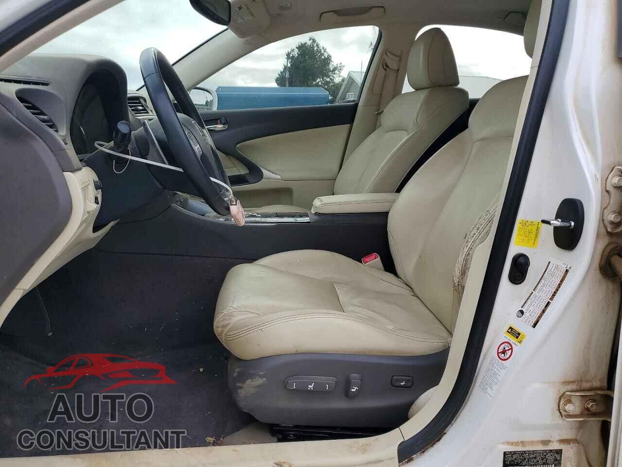 LEXUS IS 2011 - JTHBF5C2XB5147240