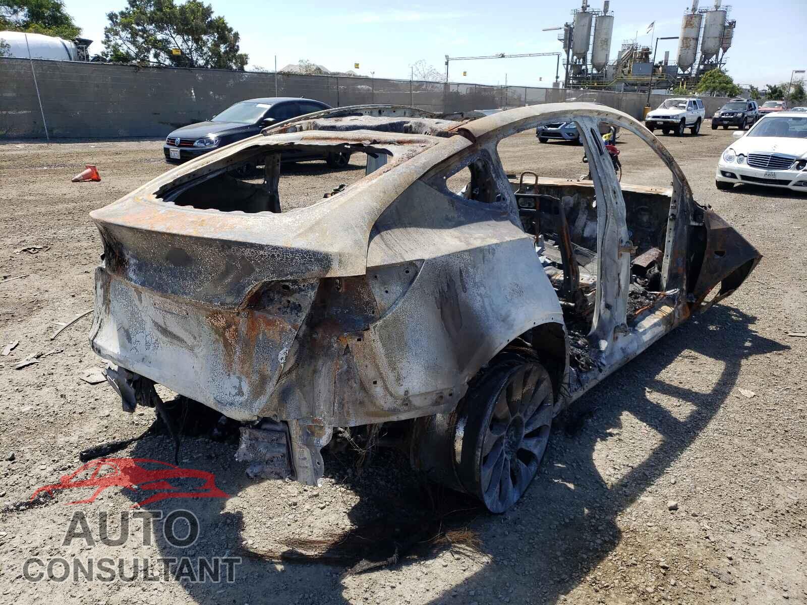 TESLA MODEL Y 2020 - 5YJYGDEF7LF034395
