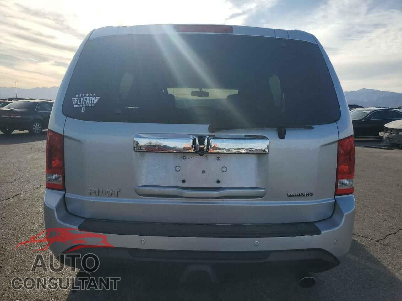 HONDA PILOT 2015 - 5FNYF3H9XFB014875