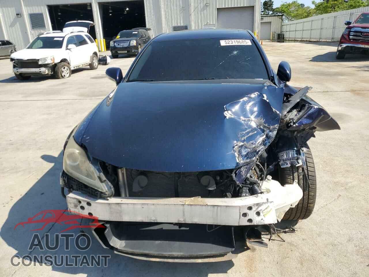 LEXUS IS 2011 - JTHCF5C24B5047624