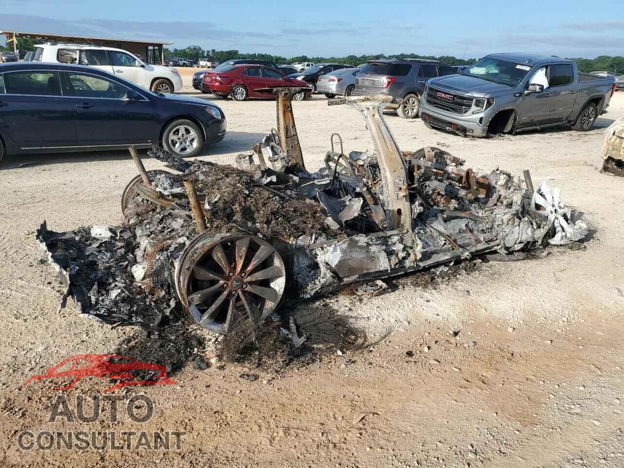 TESLA MODEL S 2013 - 5YJSA1DP8DFP17708