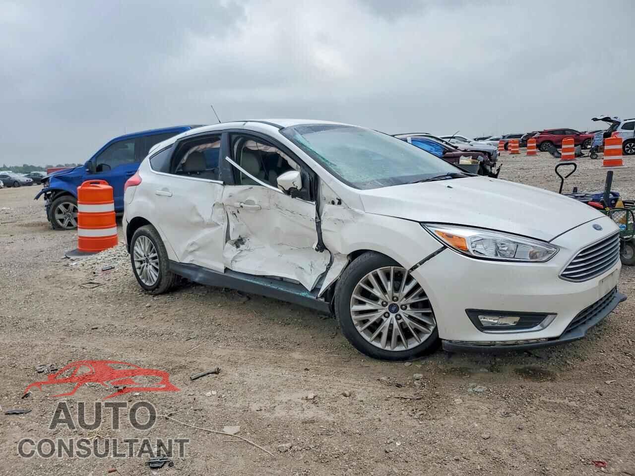 FORD FOCUS 2016 - 1FADP3N26GL295385