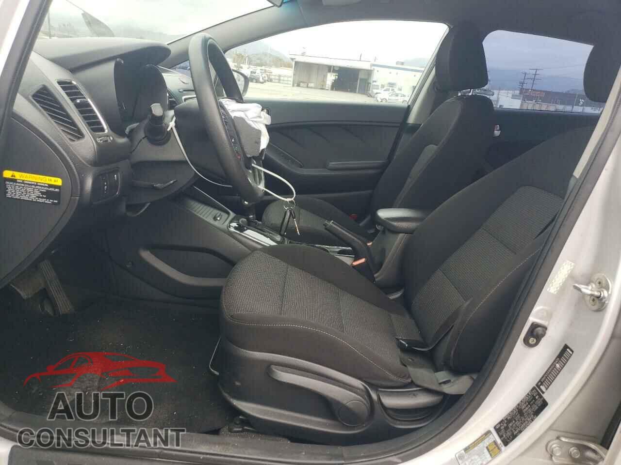 KIA FORTE 2017 - KNAFK5A89H5678439