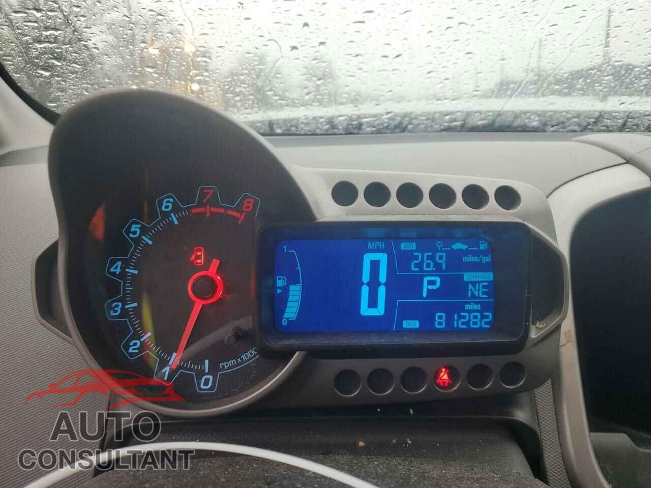 CHEVROLET SONIC 2014 - 1G1JC5SH2E4211687