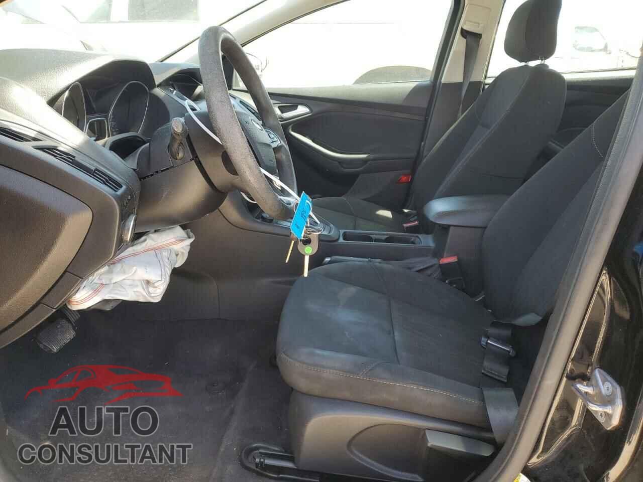 FORD FOCUS 2018 - 1FADP3FE0JL247316