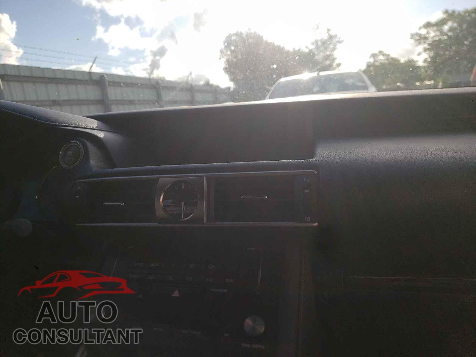 LEXUS IS 2017 - JTHBA1D21H5059949
