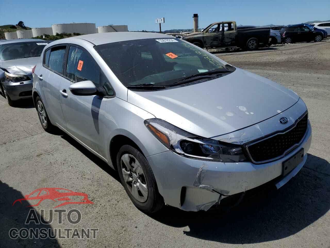 KIA FORTE 2017 - KNAFK5A84H5696301