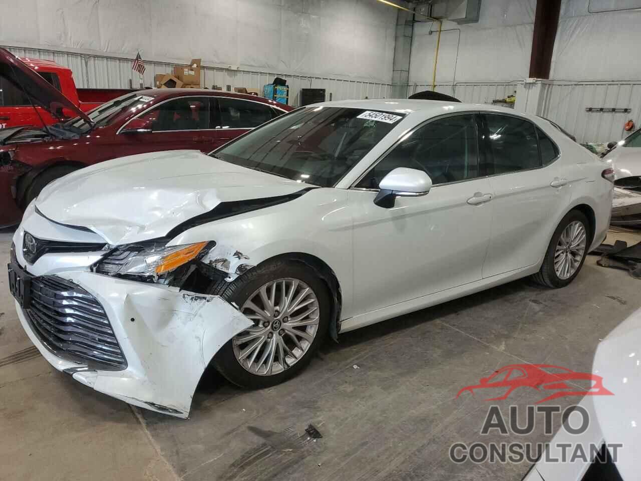 TOYOTA CAMRY 2018 - 4T1B11HKXJU003155
